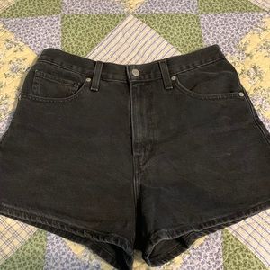 Levi high waisted mom shorts size 30